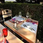 Hotel De La Briere 3*