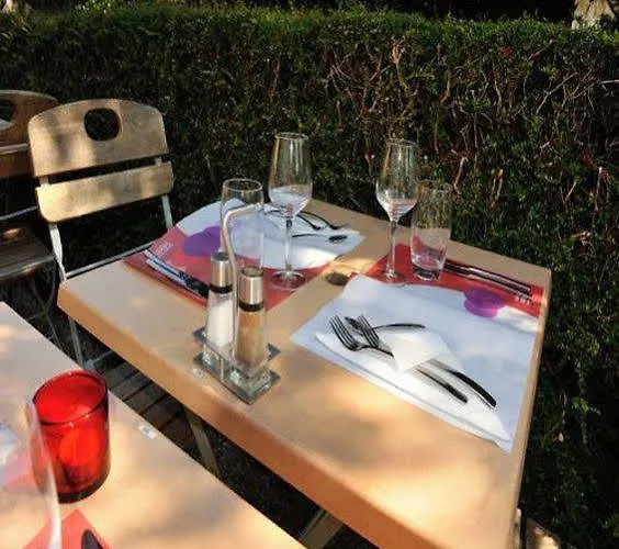 Hotel De La Briere 3*